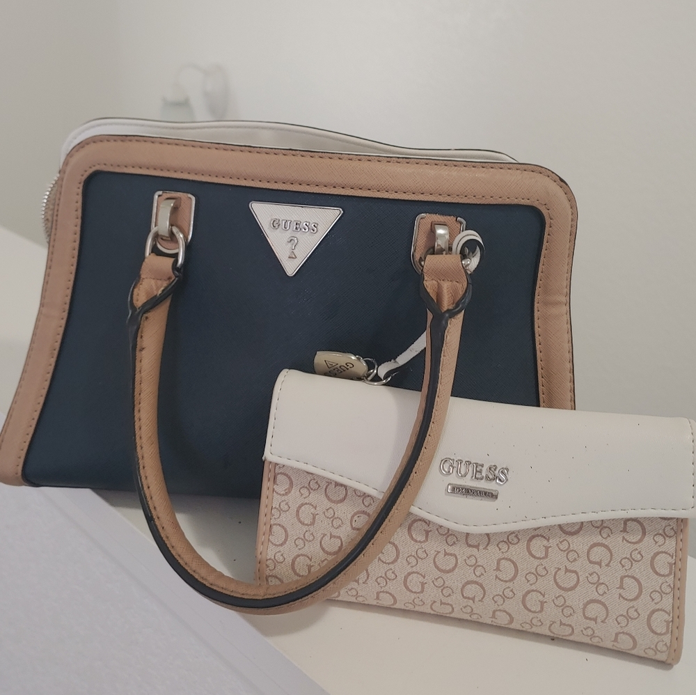 Guess Purse - Picture 2 of 4